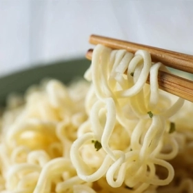 Bệnh Gút Có Ăn Mì Tôm Được Không? Những Điều Người Bệnh Cần Biết