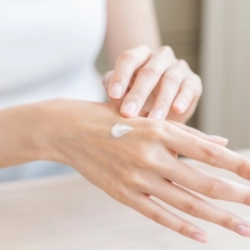 Cách Dưỡng Da Tay: Bí Quyết Cho Làn Da Tay Trắng Mịn