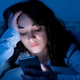 Cách Giảm Mỏi Mắt Khi Dùng Điện Thoại: 7 Mẹo Bảo Vệ Thị Lực