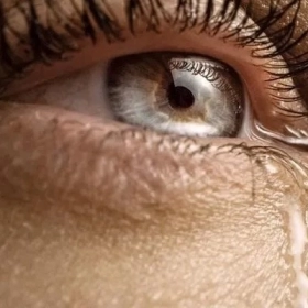 Chảy Nước Mắt Sống Là Gì? Nguyên Nhân Và Cách Điều Trị Hiệu Quả