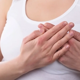 Đau Vú Có Nguy Hiểm Không? Khi Nào Cần Đi Khám?
