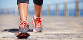 Đi bộ giúp việc điều trị suy giãn tĩnh mạch trở nên đơn giản hơn