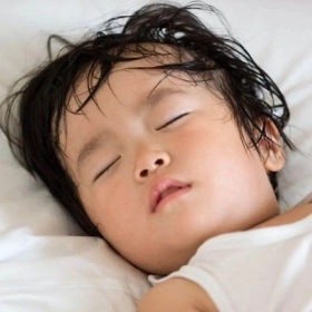 Đổ mồ hôi trộm là gì? Nguyên nhân, dấu hiệu và cách khắc phục