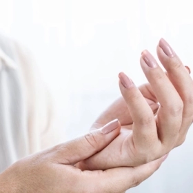 Hội Chứng Raynaud Là Gì? Nguyên Nhân, Triệu Chứng Và Cách Điều Trị