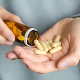 Isotretinoin Là Gì? Công Dụng, Cách Dùng Và Tác Dụng Phụ Cần Biết