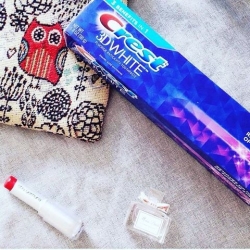 Kem Đánh Răng 3D Crest White 181g