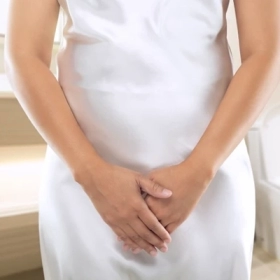 Khí Hư Màu Xanh Là Bị Gì? Nguyên Nhân Và Khi Nào Cần Đi Khám