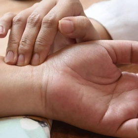 Khí Huyết Là Gì? Dấu Hiệu Khí Huyết Kém Bạn Không Nên Bỏ Qua