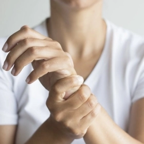 Mẹo Chữa U bao Hoạt Dịch Khớp Cổ Tay An Toàn Và Hiệu Quả