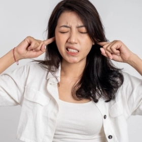 Misophonia là gì? Nguyên nhân, triệu chứng và cách điều trị