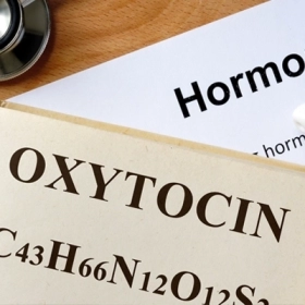Oxytocin là gì? Vai trò và lợi ích của hormone hạnh phúc
