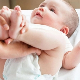 Phân Màu Vàng Tươi Là Dấu Hiệu Gì? 11 Nguyên Nhân Thường Gặp