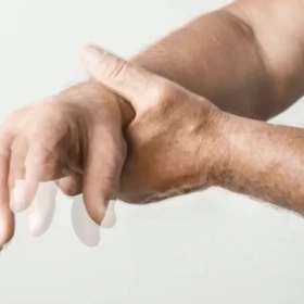 Run vô căn: Nguyên nhân, triệu chứng và cách điều trị