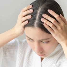 Rụng Tóc Uống Vitamin Gì? Gợi Ý Từ Chuyên Gia Cho Tóc Chắc Khỏe Từ Gốc