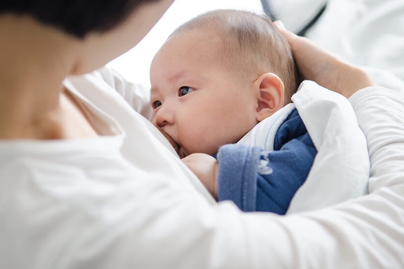 [Góc Chia Sẻ] sữa mẹ bị nóng phải làm sao?