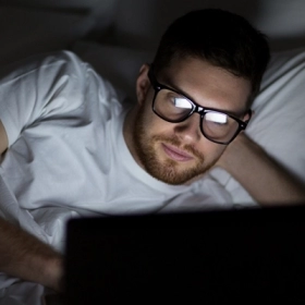 Tác Hại Thức Khuya Ở Nam Giới: 10 Ảnh Hưởng Nguy Hiểm Đến Sức Khỏe Và Sinh Lý