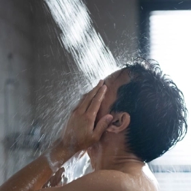 Tắm Ngay Sau Ăn Có Hại Không? Thời Điểm Tắm An Toàn