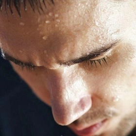 Tăng tiết mồ hôi: Nguyên nhân, phân loại và cách điều trị