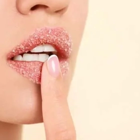 Tẩy Tế Bào Chết Môi Là Gì? Bí Quyết Cho Đôi Môi Mềm Mịn