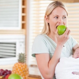 Trái Cây Lợi Sữa Cho Mẹ Sau Sinh: Ăn Gì Để Nguồn Sữa Mẹ Dồi Dào?