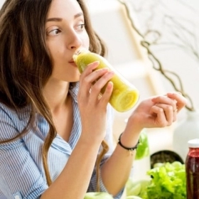 Uống Gì Cho Mát Gan Hết Mụn? Các Loại Nước Thảo Dược Dễ Làm, An Toàn