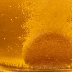 Uống Viên Sủi Vitamin C Mỗi Ngày Có Tốt Không? Lợi Ích Và Rủi Ro