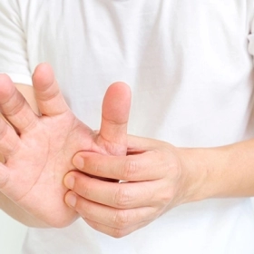 Viêm Gân Gấp Ngón Cái: Dấu Hiệu, Giai Đoạn Và Cách Điều Trị